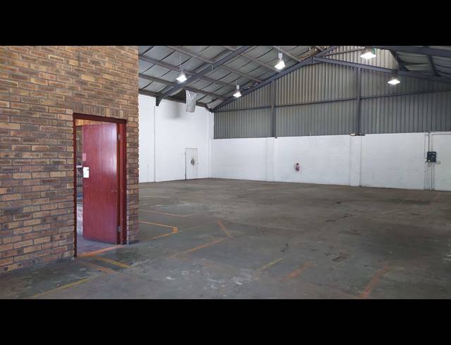 390M² WAREHOUSE TO LET IN EPPING INDUSTRIAL